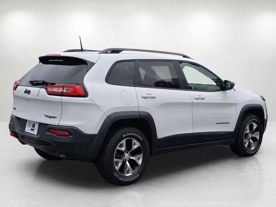 2018 /Black Jeep Cherokee Trailhawk (1C4PJMBX1JD) with an Other engine, located at 7000 Northlake Connector, Columbus, GA, 31904, (706) 987-8085, 32.524975, -84.978134 - 2018 Jeep Cherokee Trailhawk - Photo#4