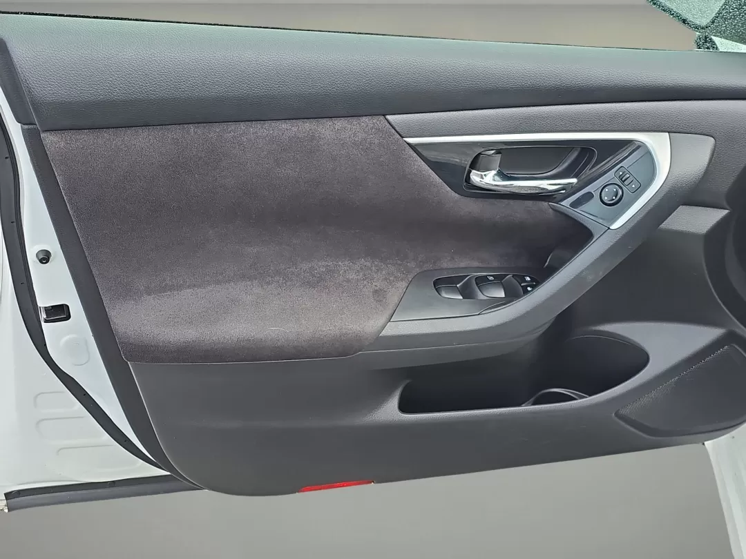 2013 /Charcoal Nissan Altima 2.5 SV (1N4AL3AP0DC) with an Other engine, located at 7000 Northlake Connector, Columbus, GA, 31904, (706) 987-8085, 32.524975, -84.978134 - **Elevate Your Daily Drive with the 2013 Nissan Altima 2.5 SV at Gils Auto!**<br /> <br /> Are you looking for a reliable and stylish sedan that effortlessly fits into your busy lifestyle? The 2013 Nissan Altima 2.5 SV is the perfect companion for daily commutes, weekend getaways, and everything in - Photo#9