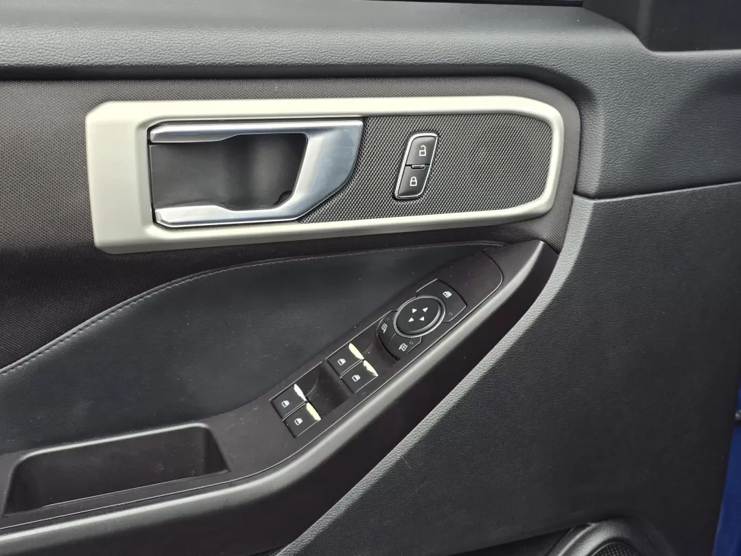 2020 Ford Explorer XLT (1FMSK8DH0LG) with an Other engine, located at 3959 U.S. 80 W, Phenix City, AL, 36870, (334) 297-4885, 32.469296, -85.135185 - Experience the perfect blend of adventure and practicality with this stunning 2020 Ford Explorer XLT, available now at Gils Auto in Phenix City, AL. If you're looking for a vehicle that's great for growing families, perfect for weekend adventures, and ideal for long commutes, this SUV checks all the - Photo#9