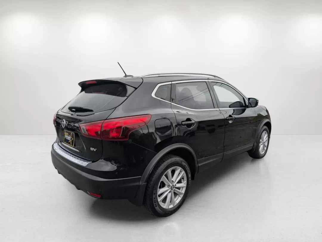 2019 /Charcoal Nissan Rogue SV (JN1BJ1CP0KW) with an Other engine, located at 3959 U.S. 80 W, Phenix City, AL, 36870, (334) 297-4885, 32.469296, -85.135185 - Are you in the market for a vehicle that seamlessly blends comfort, style, and functionality? Look no further than this 2019 Nissan Rogue SV, available now at Gils Auto in Phenix City, AL. This sporty SUV is not only a perfect companion for growing families, but it's also an ideal choice for those w - Photo#4