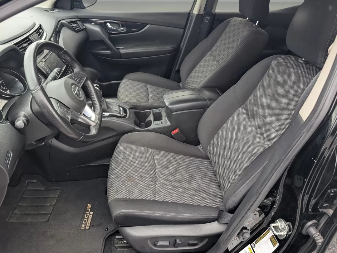 2019 /Charcoal Nissan Rogue SV (JN1BJ1CP0KW) with an Other engine, located at 3959 U.S. 80 W, Phenix City, AL, 36870, (334) 297-4885, 32.469296, -85.135185 - Are you in the market for a vehicle that seamlessly blends comfort, style, and functionality? Look no further than this 2019 Nissan Rogue SV, available now at Gils Auto in Phenix City, AL. This sporty SUV is not only a perfect companion for growing families, but it's also an ideal choice for those w - Photo#10