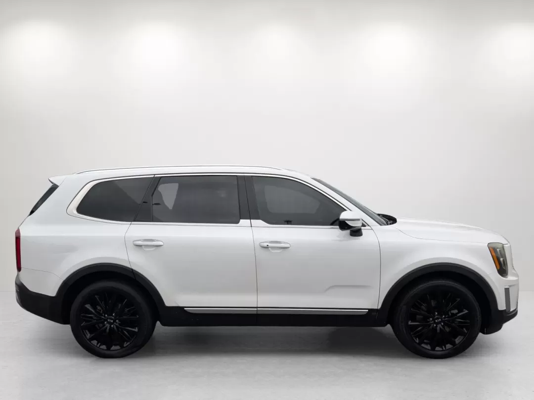 2020 /Black Kia Telluride SX (5XYP5DHC4LG) with an Other engine, located at 1430 Gateway Drive, Opelika, AL, 36801, (334) 239-0944, 32.637871, -85.409790 - Discover the perfect blend of luxury and practicality with this **2020 Kia Telluride SX**, available now at **Gils Auto** in Phenix City, AL. Imagine hitting the road for unforgettable family adventures in this spacious and stylish SUV, designed to accommodate everyone comfortably while turning head - Photo#3