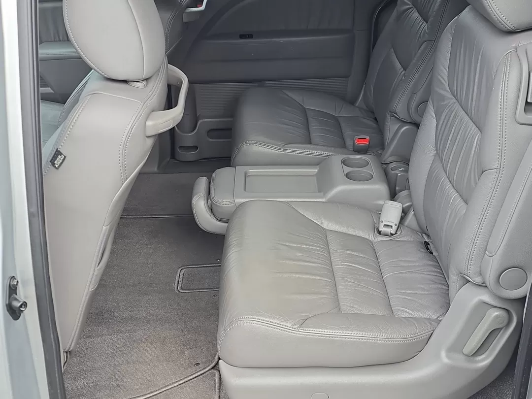 2010 Honda Odyssey EX-L (5FNRL3H70AB) with an Other engine, located at 1430 Gateway Drive, Opelika, AL, 36801, (334) 239-0944, 32.637871, -85.409790 - **Experience the Joy of Family Adventures with This 2010 Honda Odyssey EX-L!**<br /> <br /> Are you looking for the perfect vehicle to elevate your family outings and weekend getaways? Look no further! At Gils Auto in Phenix City, AL, we understand that life is about creating unforgettable memories, - Photo#13