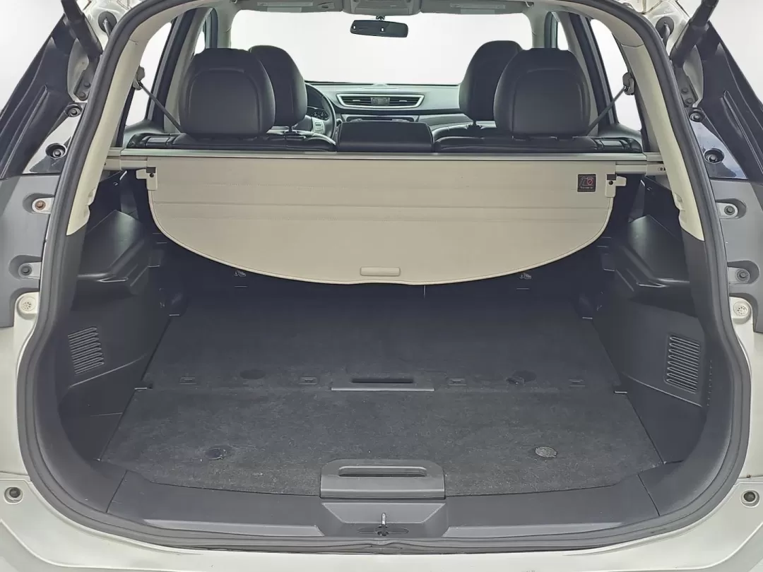 2016 /Charcoal Nissan Rogue SL (5N1AT2MT3GC) with an Other engine, located at 3959 U.S. 80 W, Phenix City, AL, 36870, (334) 297-4885, 32.469296, -85.135185 - 2016 Nissan Rogue SL - Photo#8