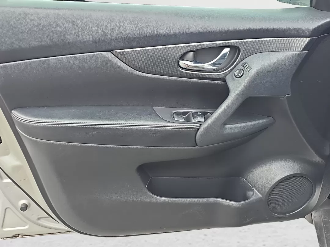 2016 /Charcoal Nissan Rogue SL (5N1AT2MT3GC) with an Other engine, located at 3959 U.S. 80 W, Phenix City, AL, 36870, (334) 297-4885, 32.469296, -85.135185 - 2016 Nissan Rogue SL - Photo#11