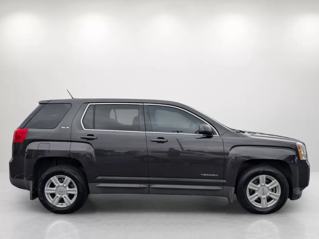 2015 /Jet Black GMC Terrain SLE (2GKALMEK4F6) with an Other engine, located at 3959 U.S. 80 W, Phenix City, AL, 36870, (334) 297-4885, 32.469296, -85.135185 - **Explore the Open Road in Style: 2015 GMC Terrain SLE Perfect for Your Next Adventure!**<br /> <br /> Imagine embarking on your next family road trip or weekend getaway in a vehicle that combines reliability, comfort, and a touch of sophistication. The 2015 GMC Terrain SLE, available at Gils Auto - Photo#4