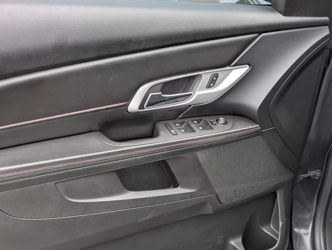 2015 /Jet Black GMC Terrain SLE (2GKALMEK4F6) with an Other engine, located at 5115 14th Ave., Columbus, GA, 31904, (706) 323-0345, 32.511494, -84.971046 - **Explore the Open Road in Style: 2015 GMC Terrain SLE Perfect for Your Next Adventure!**<br /> <br /> Imagine embarking on your next family road trip or weekend getaway in a vehicle that combines reliability, comfort, and a touch of sophistication. The 2015 GMC Terrain SLE, available at Gils Auto - Photo#9