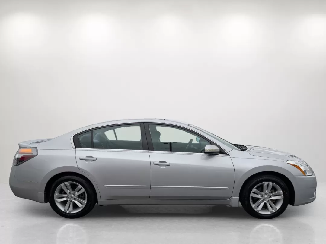 2012 /Charcoal Nissan Altima 3.5 SR (1N4BL2AP0CC) with an Other engine, located at 3959 U.S. 80 W, Phenix City, AL, 36870, (334) 297-4885, 32.469296, -85.135185 - ### Unleash the Feel of Freedom with the 2012 Nissan Altima 3.5 SR<br /> <br /> Are you ready to elevate your daily commute or embark on weekend adventures? Look no further than this stunning 2012 Nissan Altima 3.5 SR, a perfect blend of performance and style. With only 67,270 miles on the clock, th - Photo#3