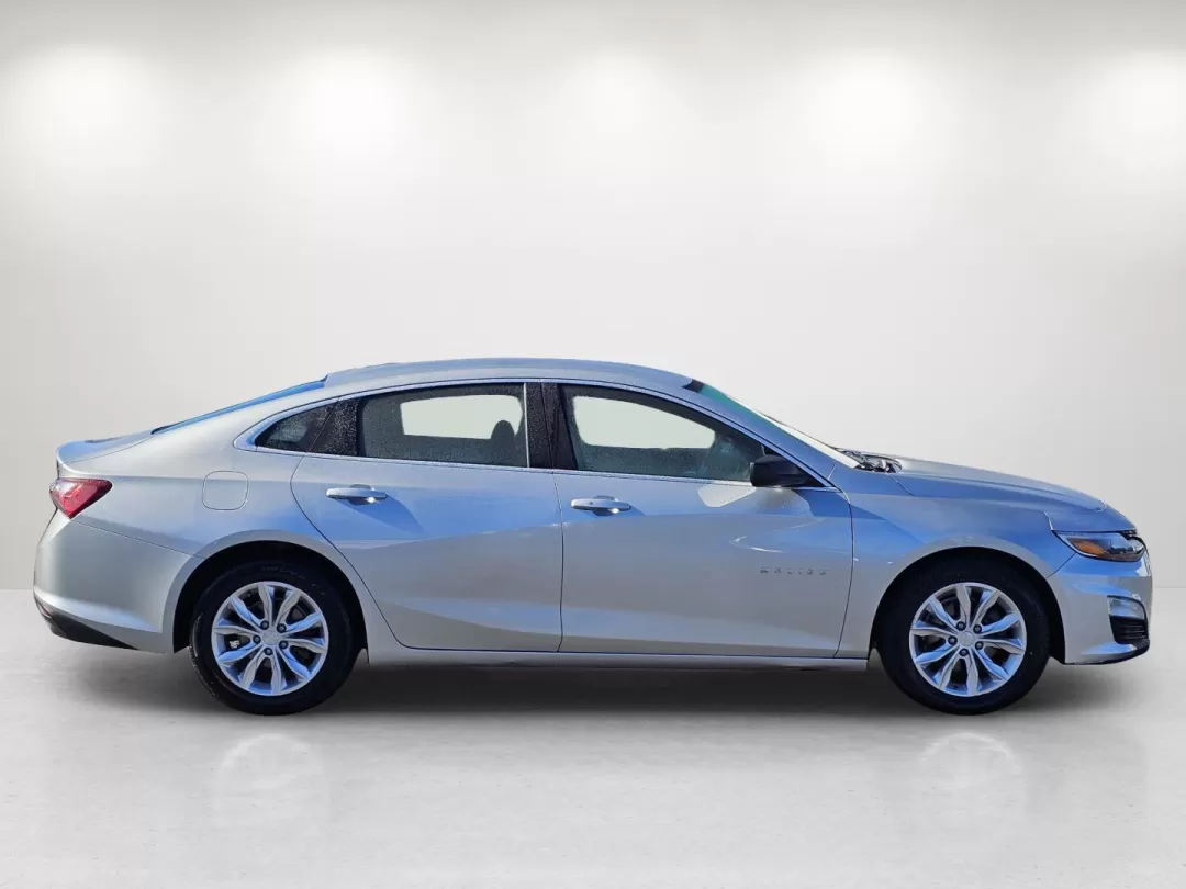 2020 /Jet Black Chevrolet Malibu LT (1G1ZD5ST2LF) with an Other engine, located at 5115 14th Ave., Columbus, GA, 31904, (706) 323-0345, 32.511494, -84.971046 - 2020 Chevrolet Malibu LT - Photo#3