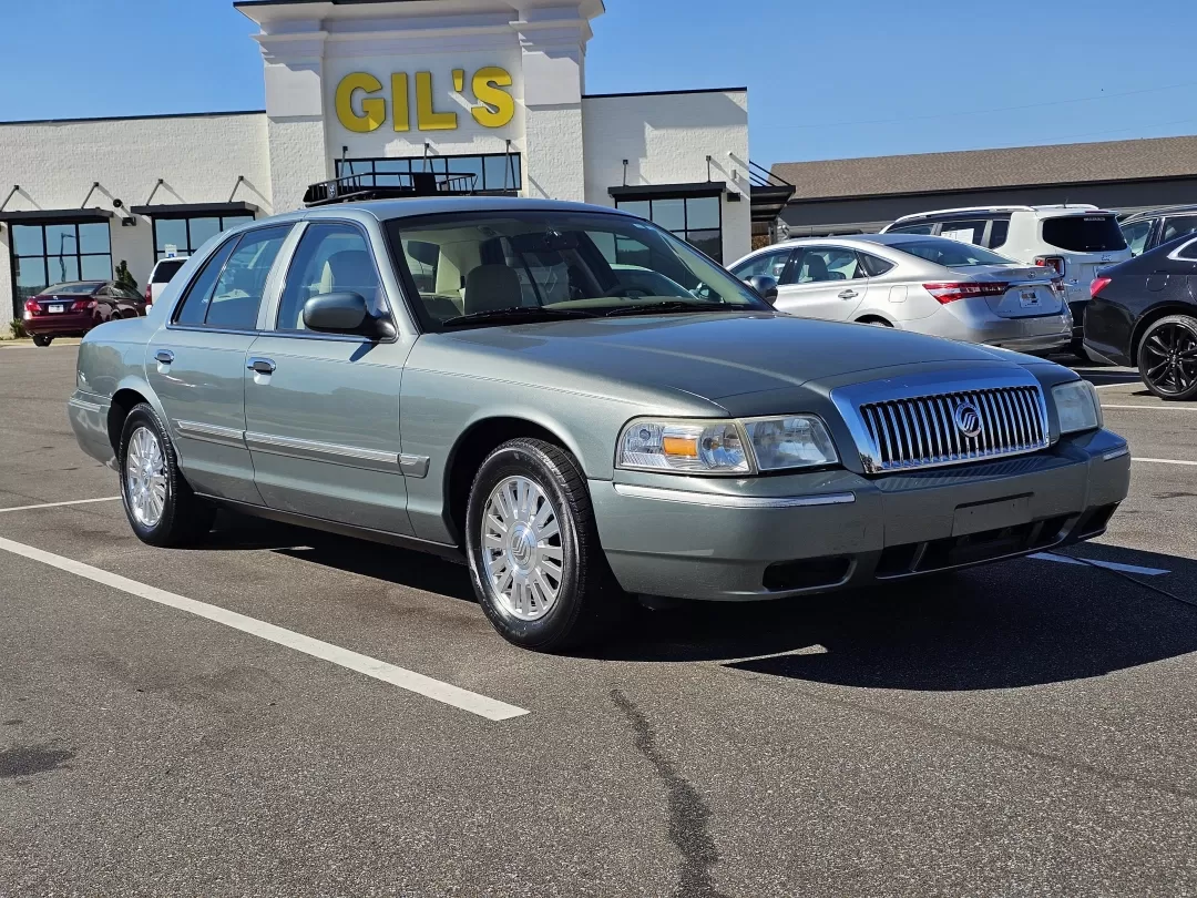 2006 Mercury Grand Marquis LS Premium (2MEFM75V36X) with an Other engine, located at 3959 U.S. 80 W, Phenix City, AL, 36870, (334) 297-4885, 32.469296, -85.135185 - 2006 Mercury Grand Marquis LS Premium - Photo#2