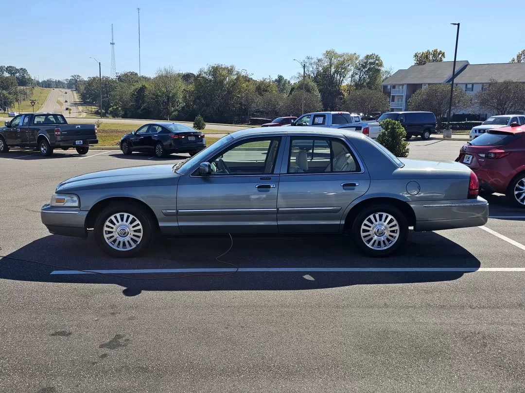 2006 Mercury Grand Marquis LS Premium (2MEFM75V36X) with an Other engine, located at 3959 U.S. 80 W, Phenix City, AL, 36870, (334) 297-4885, 32.469296, -85.135185 - 2006 Mercury Grand Marquis LS Premium - Photo#6
