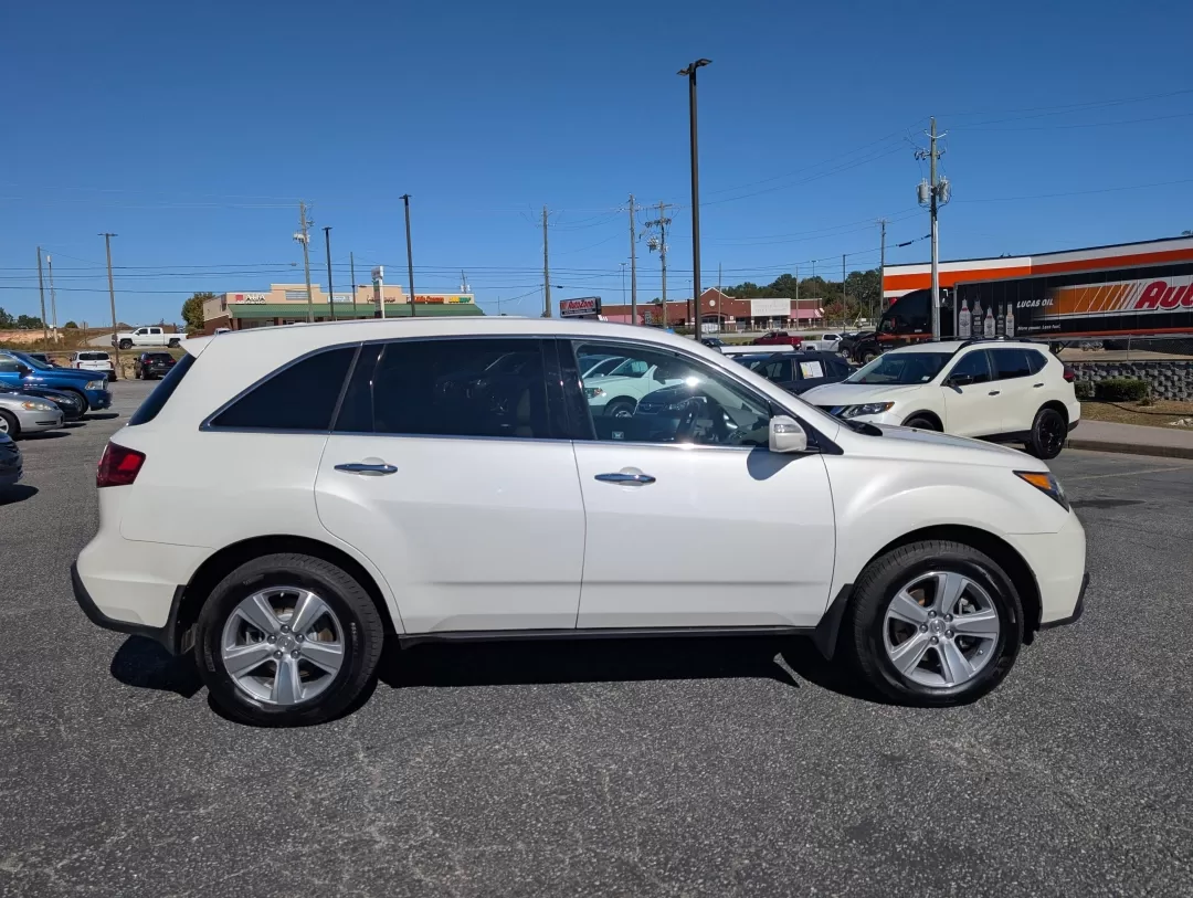 2011 Acura MDX (2HNYD2H23BH) with an Other engine, located at 3959 U.S. 80 W, Phenix City, AL, 36870, (334) 297-4885, 32.469296, -85.135185 - **Discover Adventurous Living with the 2011 Acura MDX at Gils Auto - Phenix City!**<br /> <br /> Are you searching for the perfect blend of luxury, versatility, and performance in your next vehicle? Look no further! The 2011 Acura MDX is your ticket to unforgettable family road trips, weekend advent - Photo#3