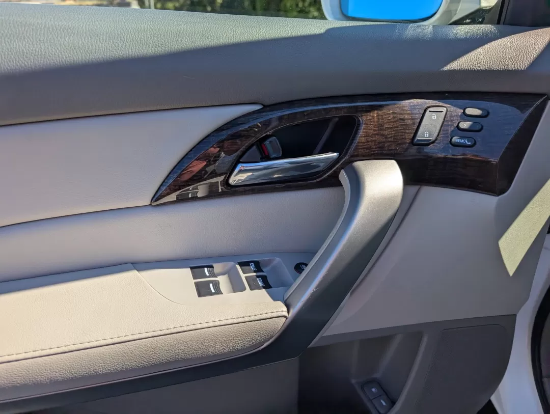 2011 Acura MDX (2HNYD2H23BH) with an Other engine, located at 3959 U.S. 80 W, Phenix City, AL, 36870, (334) 297-4885, 32.469296, -85.135185 - **Discover Adventurous Living with the 2011 Acura MDX at Gils Auto - Phenix City!**<br /> <br /> Are you searching for the perfect blend of luxury, versatility, and performance in your next vehicle? Look no further! The 2011 Acura MDX is your ticket to unforgettable family road trips, weekend advent - Photo#8