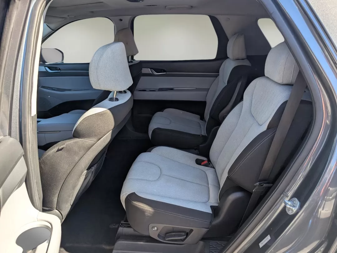 2021 /Gray Hyundai Palisade SEL (KM8R34HE5MU) with an Other engine, located at 804 22nd Ave, Phenix City, AL, 36870, (334) 297-1860, 32.484749, -85.024475 - **Discover the 2021 Hyundai Palisade SEL: Your Ideal Family SUV for Every Adventure!**<br /> <br /> Are you in the market for a versatile and spacious SUV that caters to both everyday errands and weekend getaways? Look no further! The 2021 Hyundai Palisade SEL is the perfect blend of comfort, techno - Photo#10