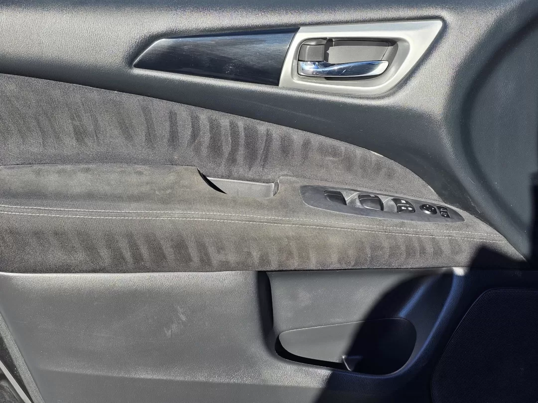 2015 /Charcoal Nissan Pathfinder S (5N1AR2MM6FC) with an Other engine, located at 3959 U.S. 80 W, Phenix City, AL, 36870, (334) 297-4885, 32.469296, -85.135185 - **Explore the Great Outdoors with the 2015 Nissan Pathfinder S! Perfect for Weekend Adventures and Growing Families!**<br /> <br /> Are you ready to elevate your family outings and weekend getaways? Introducing the 2015 Nissan Pathfinder S, a versatile and spacious SUV designed for both adventure an - Photo#8