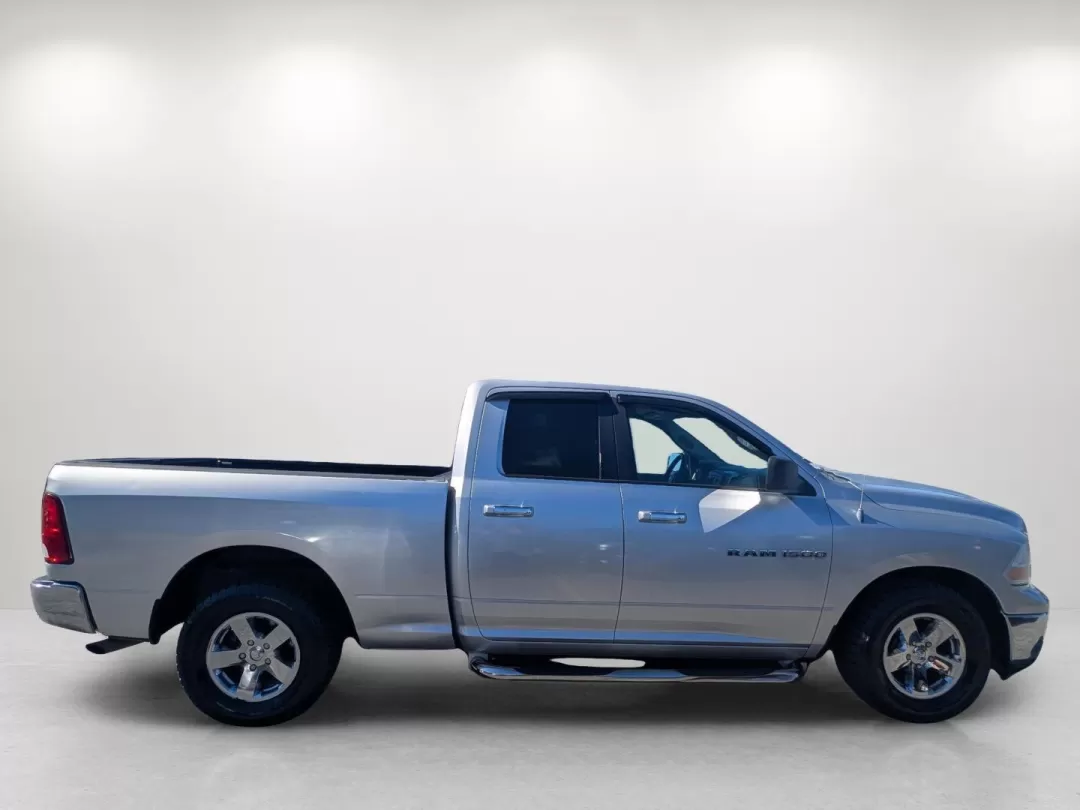 2011 /Dark Slate/Medium Graystone Ram 1500 SLT (1D7RB1GP1BS) with an Other engine, located at 7000 Northlake Connector, Columbus, GA, 31904, (706) 987-8085, 32.524975, -84.978134 - Elevate your weekend adventures and everyday commutes with this rugged yet refined 2011 Ram 1500 SLT, now available at Gils Auto in Phenix City, AL. Whether you're navigating the busy streets of downtown or heading out for a weekend camping trip, this powerful crew cab pickup is designed to handle i - Photo#3