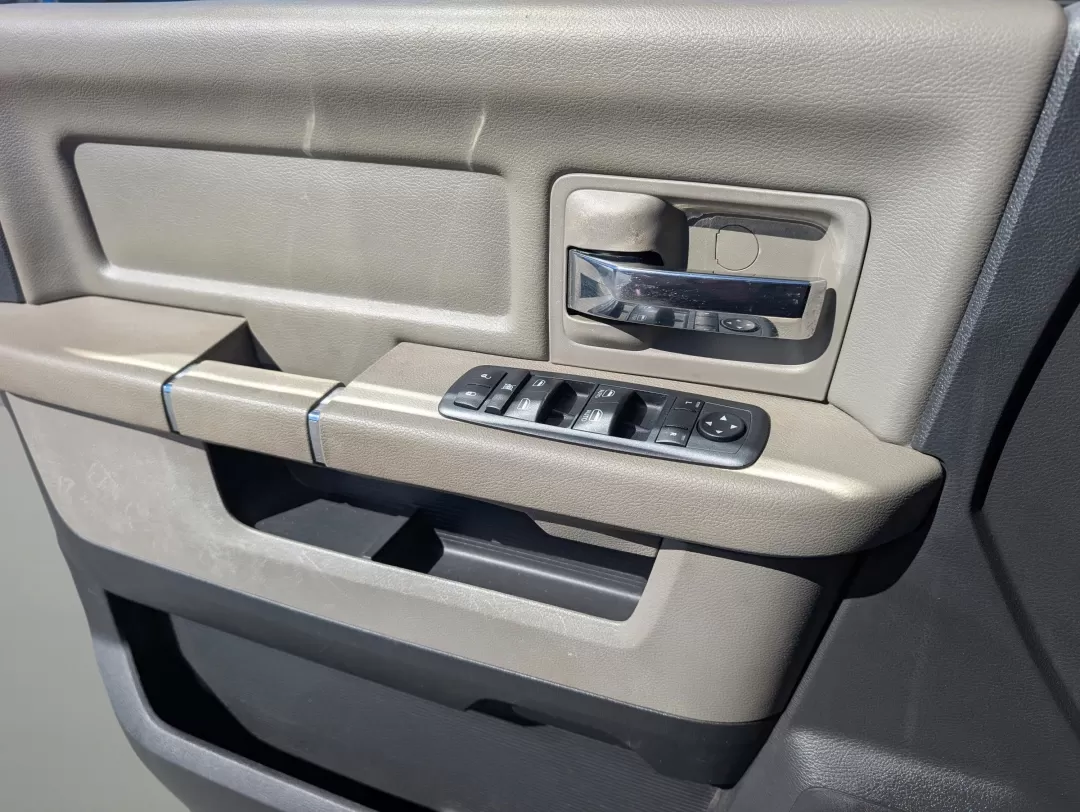 2011 /Dark Slate/Medium Graystone Ram 1500 SLT (1D7RB1GP1BS) with an Other engine, located at 7000 Northlake Connector, Columbus, GA, 31904, (706) 987-8085, 32.524975, -84.978134 - Elevate your weekend adventures and everyday commutes with this rugged yet refined 2011 Ram 1500 SLT, now available at Gils Auto in Phenix City, AL. Whether you're navigating the busy streets of downtown or heading out for a weekend camping trip, this powerful crew cab pickup is designed to handle i - Photo#8