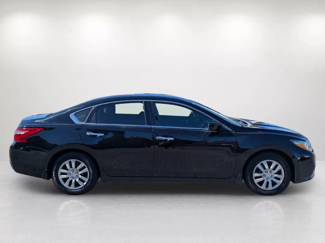 2016 /Charcoal Nissan Altima 2.5 S (1N4AL3AP3GC) with an Other engine, located at 3959 U.S. 80 W, Phenix City, AL, 36870, (334) 297-4885, 32.469296, -85.135185 - Experience a new level of driving with the 2016 Nissan Altima 2.5 S, a blend of style, reliability, and comfort-ideal for both daily commutes and weekend getaways. Whether you're a growing family navigating the bustling streets of Phenix City or a budget-conscious buyer searching for low down paymen - Photo#3