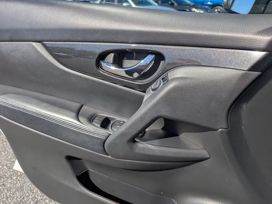 2017 /Charcoal Nissan Rogue SV (5N1AT2MT3HC) with an Other engine, located at 3959 U.S. 80 W, Phenix City, AL, 36870, (334) 297-4885, 32.469296, -85.135185 - 2017 Nissan Rogue SV - Photo#8