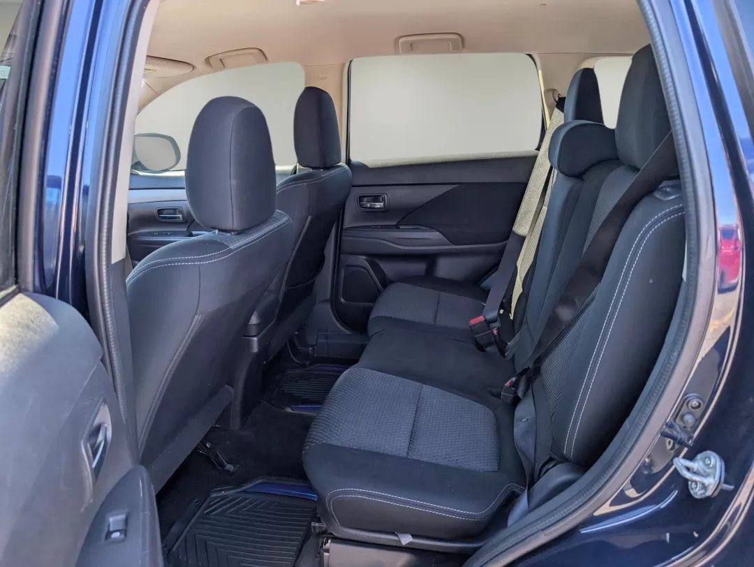 2018 Mitsubishi Outlander ES (JA4AD2A33JZ) with an Other engine, located at 1430 Gateway Drive, Opelika, AL, 36801, (334) 239-0944, 32.637871, -85.409790 - Are you ready for your next adventure? Look no further than this striking 2018 Mitsubishi Outlander ES, perfect for families on the go, weekend warriors, or anyone seeking a versatile and reliable SUV. With its spacious interior and advanced tech features, the Outlander is designed to enhance your l - Photo#10