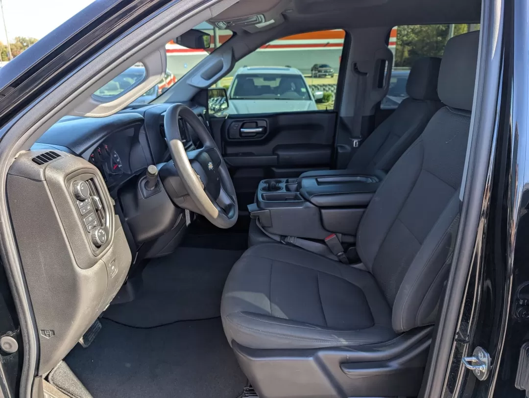 2021 /Jet Black Chevrolet Silverado 1500 Custom (1GCUYBEFXMZ) with an Other engine, located at 3959 U.S. 80 W, Phenix City, AL, 36870, (334) 297-4885, 32.469296, -85.135185 - Unleash your adventurous spirit with the 2021 Chevrolet Silverado 1500, an ideal companion whether you're navigating the daily grind or embarking on weekend getaways. Offering a perfect blend of rugged capability and modern technology, this pickup truck ensures comfort and performance, making it a t - Photo#9