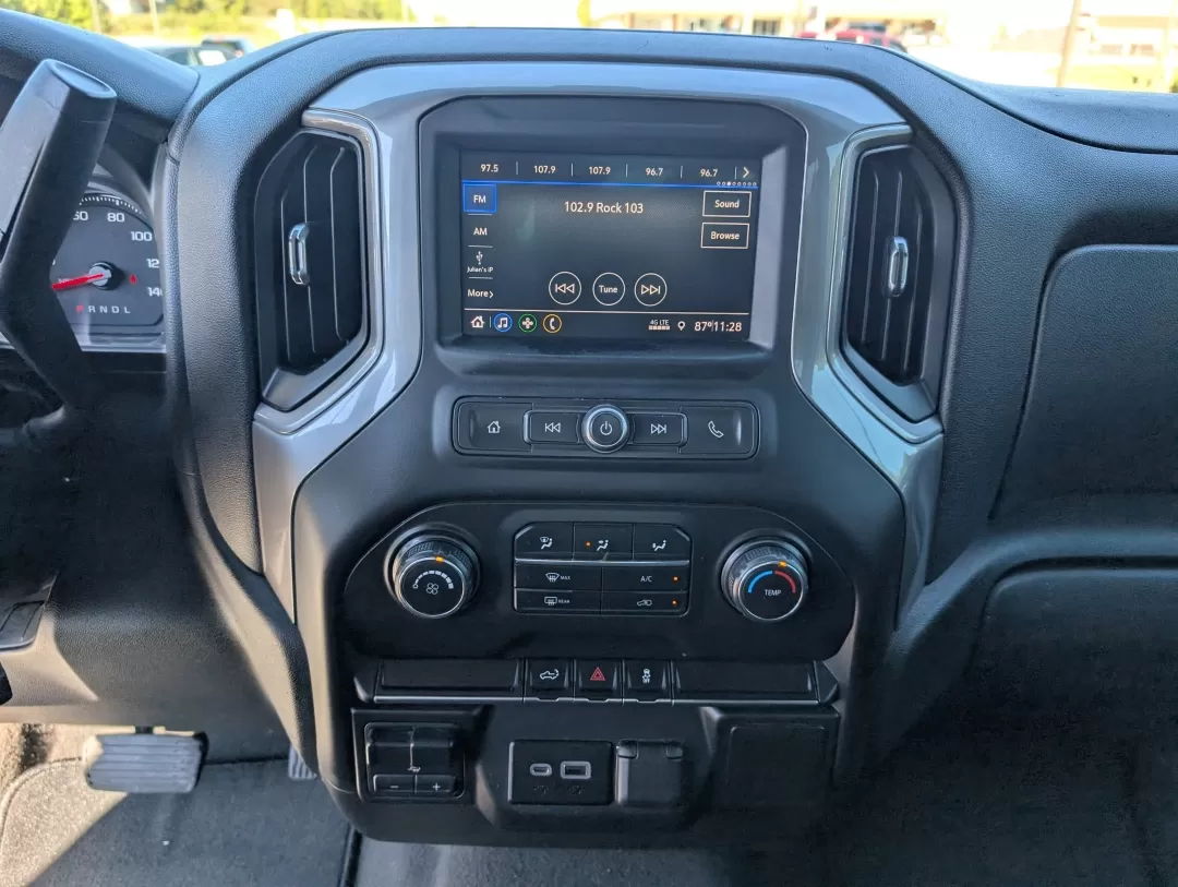 2021 /Jet Black Chevrolet Silverado 1500 Custom (1GCUYBEFXMZ) with an Other engine, located at 3959 U.S. 80 W, Phenix City, AL, 36870, (334) 297-4885, 32.469296, -85.135185 - Unleash your adventurous spirit with the 2021 Chevrolet Silverado 1500, an ideal companion whether you're navigating the daily grind or embarking on weekend getaways. Offering a perfect blend of rugged capability and modern technology, this pickup truck ensures comfort and performance, making it a t - Photo#13