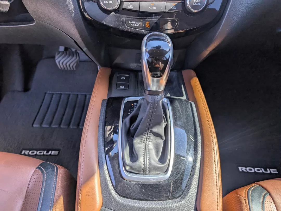 2018 /Platinum Nissan Rogue SL (JN8AT2MTXJW) with an Other engine, located at 1430 Gateway Drive, Opelika, AL, 36801, (334) 239-0944, 32.637871, -85.409790 - **Discover Your Next Adventure with the 2018 Nissan Rogue SL at Gils Auto!**<br /> <br /> Are you ready to elevate your daily commute or embark on weekend adventures with friends and family? Look no further than this stunning 2018 Nissan Rogue SL, available now at Gils Auto, your premier Buy Here Pa - Photo#12