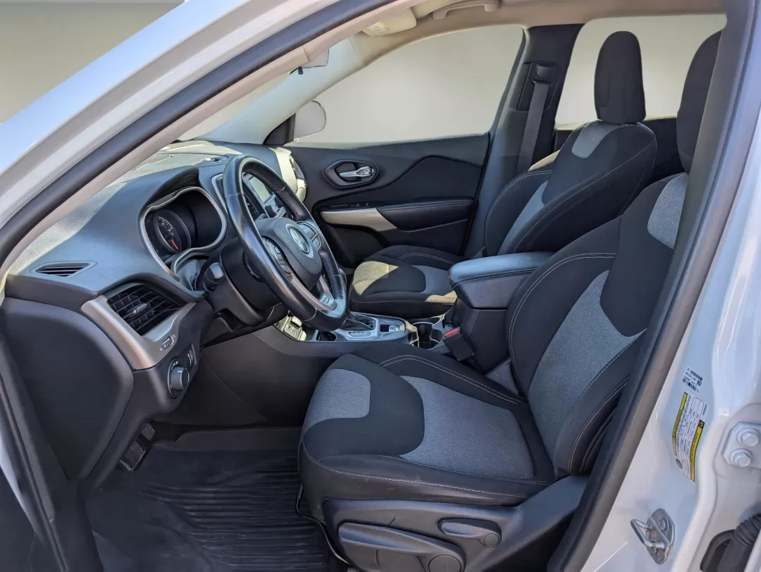 2017 /Black Jeep Cherokee Altitude (1C4PJLAB5HW) with an Other engine, located at 3959 U.S. 80 W, Phenix City, AL, 36870, (334) 297-4885, 32.469296, -85.135185 - 2017 Jeep Cherokee Altitude - Photo#9