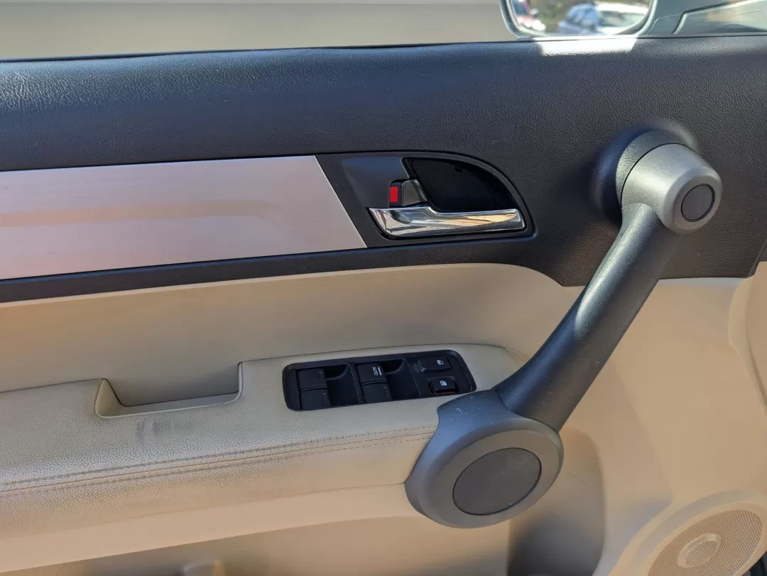 2010 Honda CR-V EX-L (5J6RE3H78AL) with an Other engine, located at 3959 U.S. 80 W, Phenix City, AL, 36870, (334) 297-4885, 32.469296, -85.135185 - **Explore the Open Road with the 2010 Honda CR-V EX-L: Your Perfect Companion for Family Adventures!**<br /> <br /> Are you searching for a reliable SUV that can accommodate your growing family's needs while keeping your budget in check? Look no further than Gils Auto in Phenix City, AL! We speciali - Photo#8