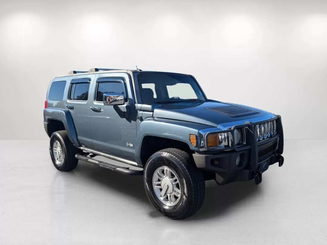2006 /Light Cashmere Hummer H3 (5GTDN136668) with an Other engine, located at 3959 U.S. 80 W, Phenix City, AL, 36870, (334) 297-4885, 32.469296, -85.135185 - Discover adventure and versatility with this impressive 2006 Hummer H3, ideal for those who crave the great outdoors or need a reliable vehicle for family outings. Whether you're tackling rugged trails or cruising through Phenix City, AL, this capable SUV is perfect for weekend warriors and daily co - Photo#2