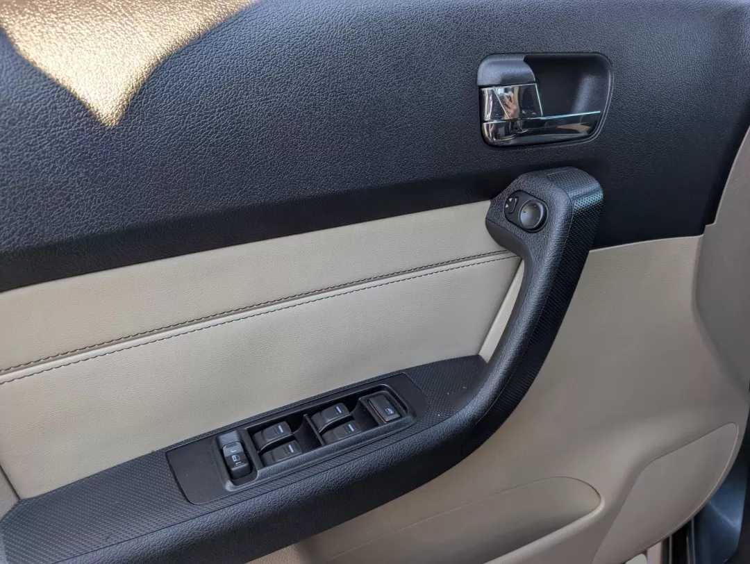 2006 /Light Cashmere Hummer H3 (5GTDN136668) with an Other engine, located at 3959 U.S. 80 W, Phenix City, AL, 36870, (334) 297-4885, 32.469296, -85.135185 - Discover adventure and versatility with this impressive 2006 Hummer H3, ideal for those who crave the great outdoors or need a reliable vehicle for family outings. Whether you're tackling rugged trails or cruising through Phenix City, AL, this capable SUV is perfect for weekend warriors and daily co - Photo#8