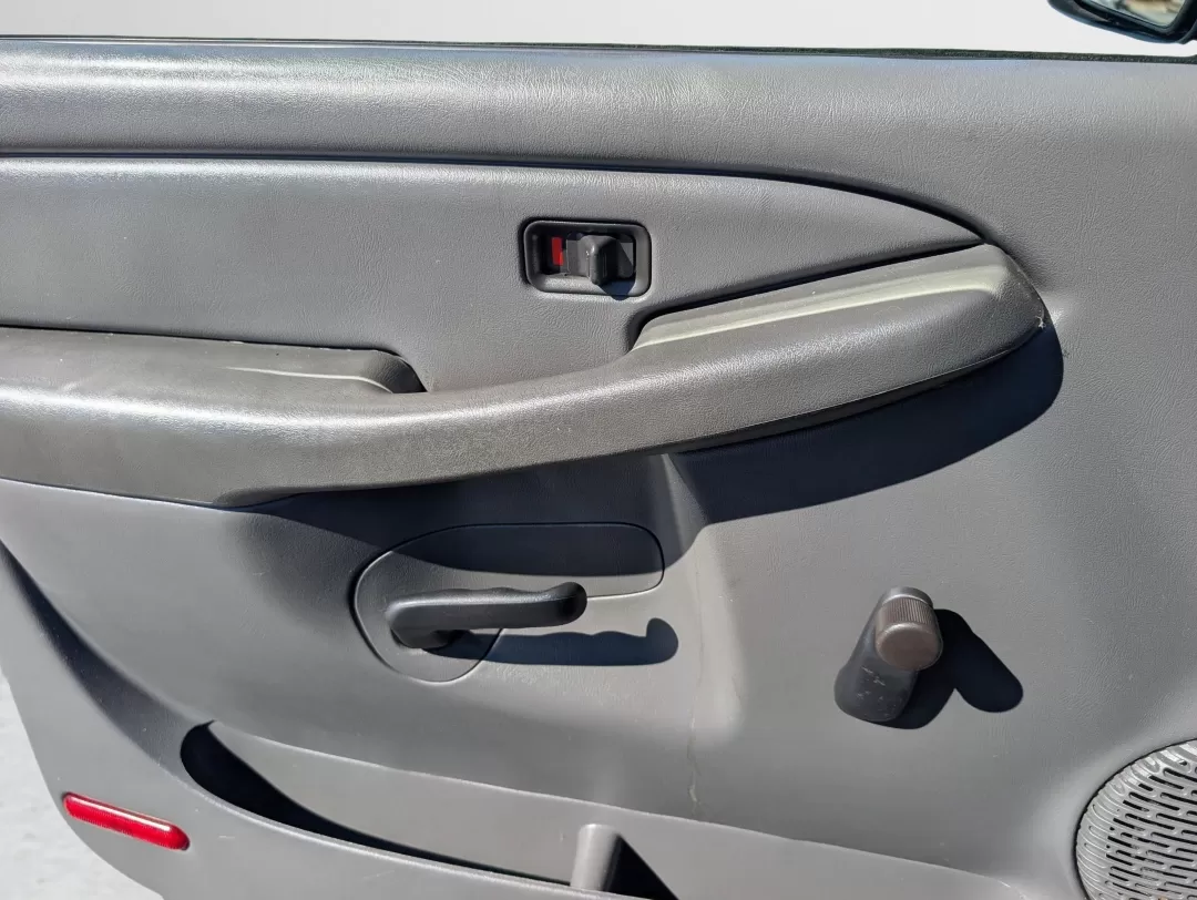 2004 /Dark Pewter GMC Sierra 1500 (1GTEC14X14Z) with an Other engine, located at 3959 U.S. 80 W, Phenix City, AL, 36870, (334) 297-4885, 32.469296, -85.135185 - 2004 GMC Sierra 1500 - Photo#8