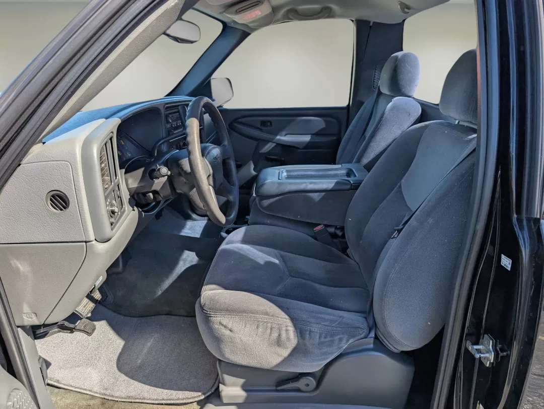 2004 /Dark Pewter GMC Sierra 1500 (1GTEC14X14Z) with an Other engine, located at 3959 U.S. 80 W, Phenix City, AL, 36870, (334) 297-4885, 32.469296, -85.135185 - 2004 GMC Sierra 1500 - Photo#9