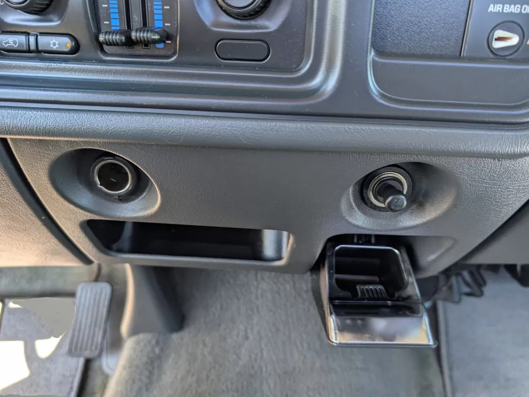 2004 /Dark Pewter GMC Sierra 1500 (1GTEC14X14Z) with an Other engine, located at 3959 U.S. 80 W, Phenix City, AL, 36870, (334) 297-4885, 32.469296, -85.135185 - 2004 GMC Sierra 1500 - Photo#14