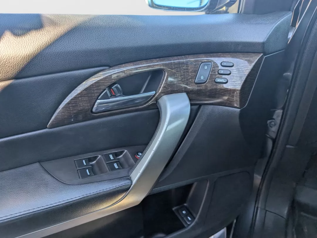 2013 Acura MDX (2HNYD2H23DH) with an Other engine, located at 3959 U.S. 80 W, Phenix City, AL, 36870, (334) 297-4885, 32.469296, -85.135185 - **Experience Unmatched Versatility with the 2013 Acura MDX at Gils Auto in Phenix City, AL!**<br /> <br /> Are you ready to elevate your driving experience? Whether you're tackling daily commutes, managing a busy family's schedule, or seeking weekend adventures, the 2013 Acura MDX is the perfect SUV - Photo#8