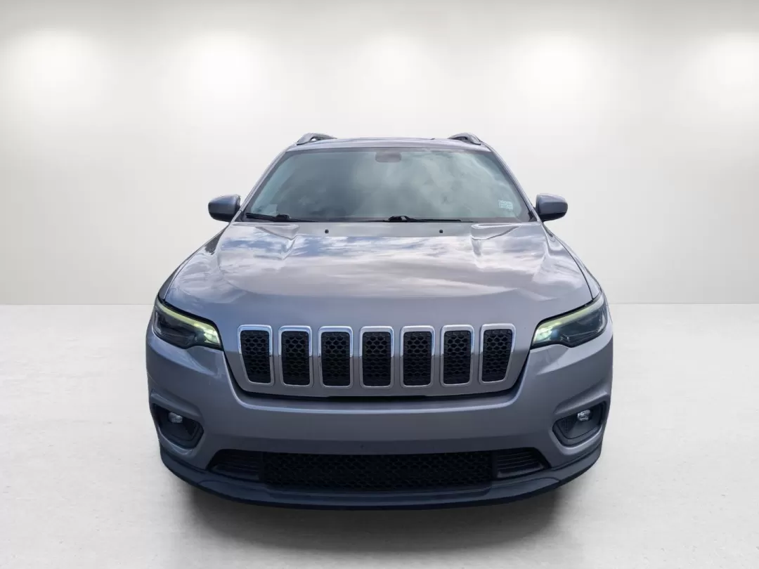 2019 /Black Jeep Cherokee Latitude (1C4PJLCB0KD) with an Other engine, located at 3959 U.S. 80 W, Phenix City, AL, 36870, (334) 297-4885, 32.469296, -85.135185 - ### Adventure Awaits with This 2019 Jeep Cherokee Latitude at Gils Auto!<br /> <br /> If you're ready to elevate your driving experience, the 2019 Jeep Cherokee Latitude is the perfect vehicle for your lifestyle. Whether you're a growing family seeking spacious comfort or a weekend adventurer cravin - Photo#2