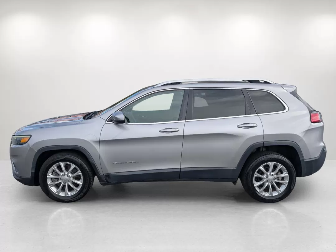 2019 /Black Jeep Cherokee Latitude (1C4PJLCB0KD) with an Other engine, located at 3959 U.S. 80 W, Phenix City, AL, 36870, (334) 297-4885, 32.469296, -85.135185 - ### Adventure Awaits with This 2019 Jeep Cherokee Latitude at Gils Auto!<br /> <br /> If you're ready to elevate your driving experience, the 2019 Jeep Cherokee Latitude is the perfect vehicle for your lifestyle. Whether you're a growing family seeking spacious comfort or a weekend adventurer cravin - Photo#8