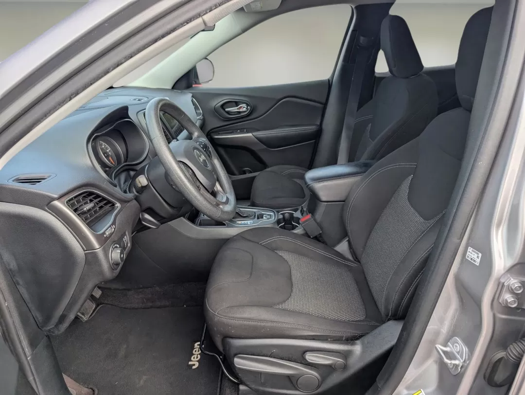 2019 /Black Jeep Cherokee Latitude (1C4PJLCB0KD) with an Other engine, located at 3959 U.S. 80 W, Phenix City, AL, 36870, (334) 297-4885, 32.469296, -85.135185 - ### Adventure Awaits with This 2019 Jeep Cherokee Latitude at Gils Auto!<br /> <br /> If you're ready to elevate your driving experience, the 2019 Jeep Cherokee Latitude is the perfect vehicle for your lifestyle. Whether you're a growing family seeking spacious comfort or a weekend adventurer cravin - Photo#10