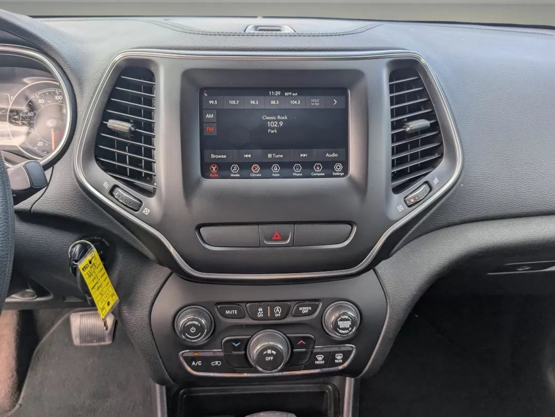 2019 /Black Jeep Cherokee Latitude (1C4PJLCB0KD) with an Other engine, located at 3959 U.S. 80 W, Phenix City, AL, 36870, (334) 297-4885, 32.469296, -85.135185 - ### Adventure Awaits with This 2019 Jeep Cherokee Latitude at Gils Auto!<br /> <br /> If you're ready to elevate your driving experience, the 2019 Jeep Cherokee Latitude is the perfect vehicle for your lifestyle. Whether you're a growing family seeking spacious comfort or a weekend adventurer cravin - Photo#15