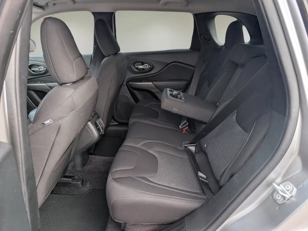 2019 /Black Jeep Cherokee Latitude (1C4PJLCB0KD) with an Other engine, located at 5115 14th Ave., Columbus, GA, 31904, (706) 323-0345, 32.511494, -84.971046 - ### Adventure Awaits with This 2019 Jeep Cherokee Latitude at Gils Auto!<br /> <br /> If you're ready to elevate your driving experience, the 2019 Jeep Cherokee Latitude is the perfect vehicle for your lifestyle. Whether you're a growing family seeking spacious comfort or a weekend adventurer cravin - Photo#10