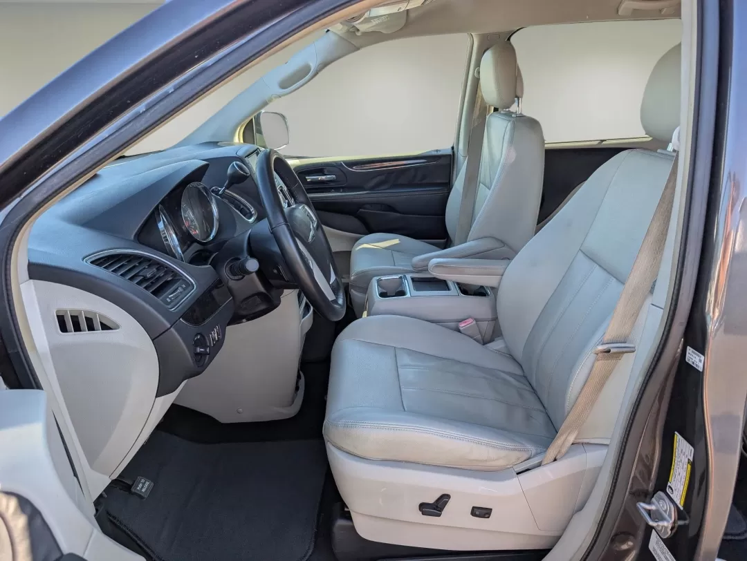 2015 /Black/Light Graystone Chrysler Town and Country Touring (2C4RC1BG6FR) with an Other engine, located at 3959 U.S. 80 W, Phenix City, AL, 36870, (334) 297-4885, 32.469296, -85.135185 - 2015 Chrysler Town and Country Touring - Photo#9