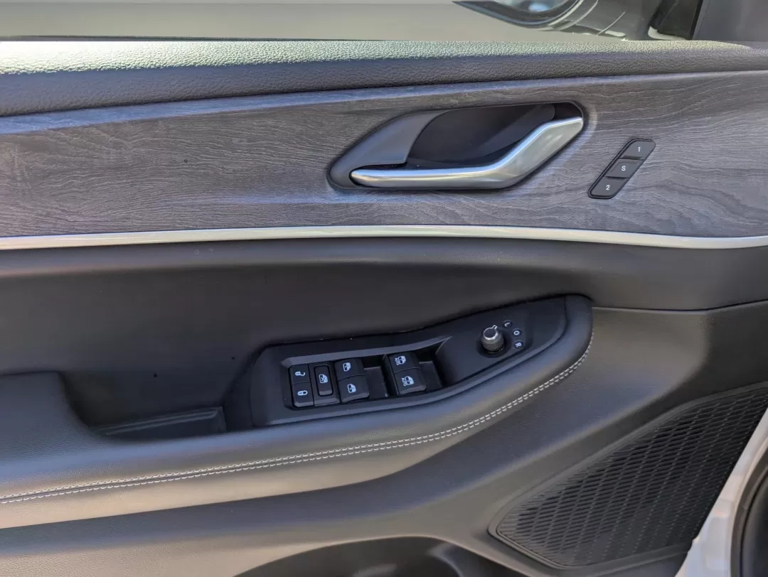 2023 /Global Black Jeep Grand Cherokee Limited (1C4RJGBG7PC) with an Other engine, located at 3959 U.S. 80 W, Phenix City, AL, 36870, (334) 297-4885, 32.469296, -85.135185 - **Explore the 2023 Jeep Grand Cherokee Limited: Your Ticket to Adventure in Phenix City!**<br /> <br /> Are you ready for your next adventure? The 2023 Jeep Grand Cherokee Limited isn't just a vehicle; it's your gateway to freedom. Whether you're navigating the bustle of daily life or setting off on - Photo#7