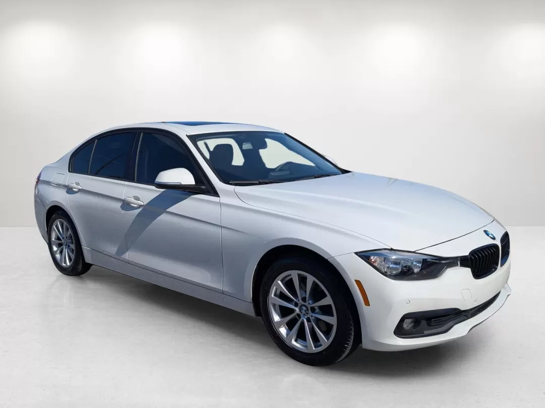 2017 BMW 3 Series 320i (WBA8E1G38HN) with an Other engine, located at 3959 U.S. 80 W, Phenix City, AL, 36870, (334) 297-4885, 32.469296, -85.135185 - 2017 BMW 3 Series 320i - Photo#2