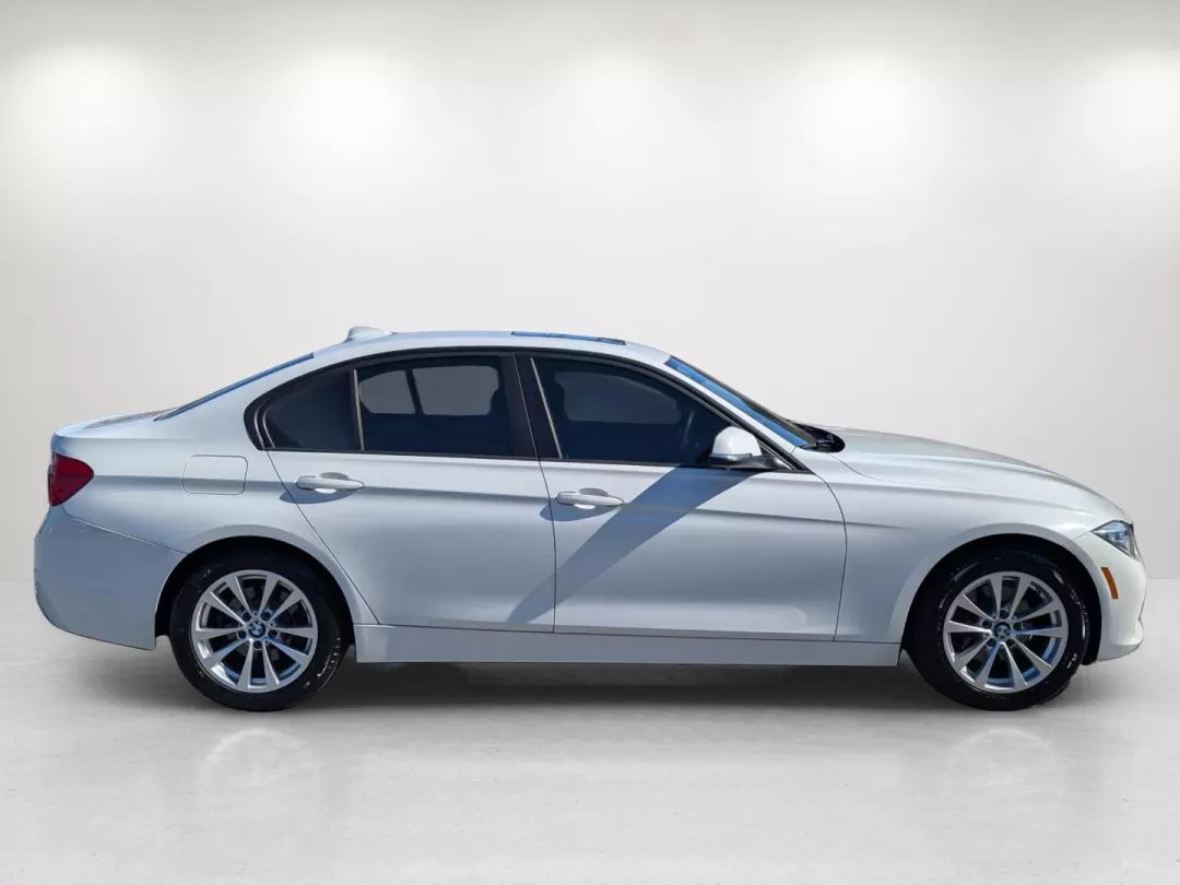 2017 BMW 3 Series 320i (WBA8E1G38HN) with an Other engine, located at 3959 U.S. 80 W, Phenix City, AL, 36870, (334) 297-4885, 32.469296, -85.135185 - 2017 BMW 3 Series 320i - Photo#3