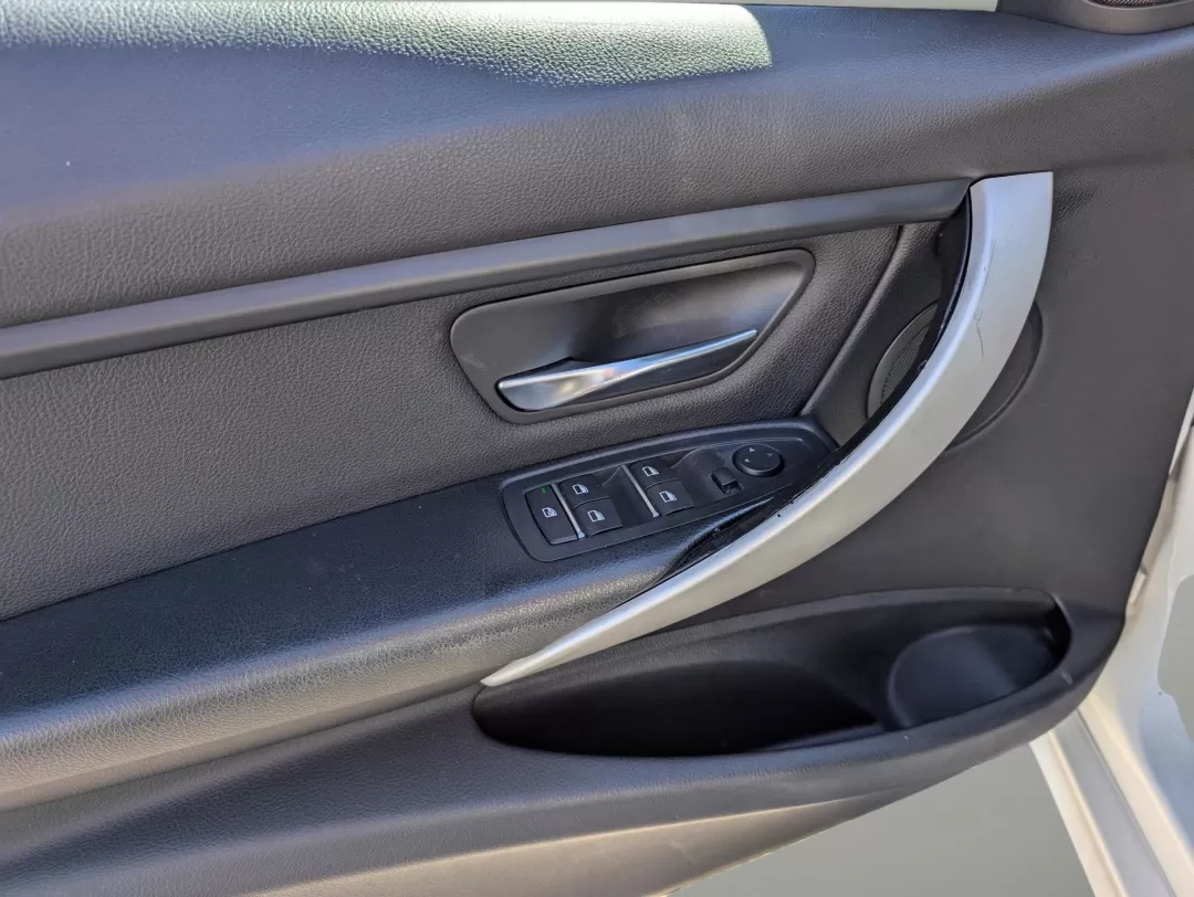 2017 BMW 3 Series 320i (WBA8E1G38HN) with an Other engine, located at 3959 U.S. 80 W, Phenix City, AL, 36870, (334) 297-4885, 32.469296, -85.135185 - 2017 BMW 3 Series 320i - Photo#8