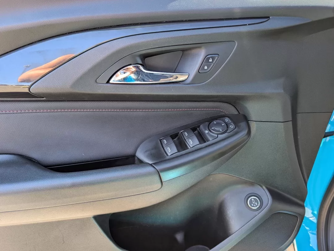 2021 /Jet Black with Red accents Chevrolet Trailblazer RS (KL79MTSL5MB) with an Other engine, located at 1430 Gateway Drive, Opelika, AL, 36801, (334) 239-0944, 32.637871, -85.409790 - **Explore Your Next Adventure with the 2021 Chevrolet Trailblazer RS at Gils Auto Phenix City!**<br /> <br /> Are you ready to elevate your family's road trips or daily commute? The 2021 Chevrolet Trailblazer RS is the perfect blend of versatility, style, and technology, making it an ideal companio - Photo#8