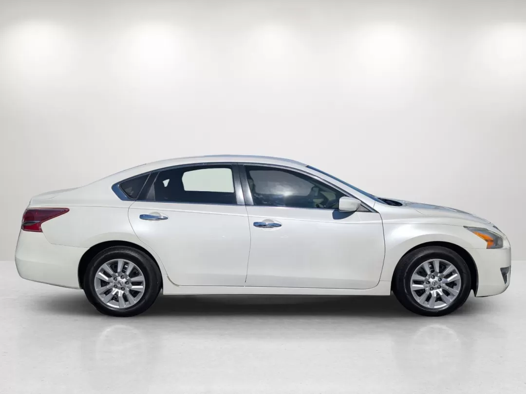 2013 /Beige Nissan Altima 2.5 S (1N4AL3AP9DC) with an Other engine, located at 7000 Northlake Connector, Columbus, GA, 31904, (706) 987-8085, 32.524975, -84.978134 - **Hit the Road in Style with the 2013 Nissan Altima! Perfect for Commuters and Families Alike!**<br /> <br /> Are you in search of a reliable sedan that fits seamlessly into your busy lifestyle? Look no further! The 2013 Nissan Altima 2.5 S, available now at Gils Auto in Phenix City, AL, is the perf - Photo#3