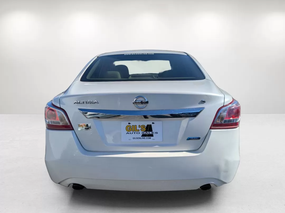 2013 /Beige Nissan Altima 2.5 S (1N4AL3AP9DC) with an Other engine, located at 7000 Northlake Connector, Columbus, GA, 31904, (706) 987-8085, 32.524975, -84.978134 - **Hit the Road in Style with the 2013 Nissan Altima! Perfect for Commuters and Families Alike!**<br /> <br /> Are you in search of a reliable sedan that fits seamlessly into your busy lifestyle? Look no further! The 2013 Nissan Altima 2.5 S, available now at Gils Auto in Phenix City, AL, is the perf - Photo#5