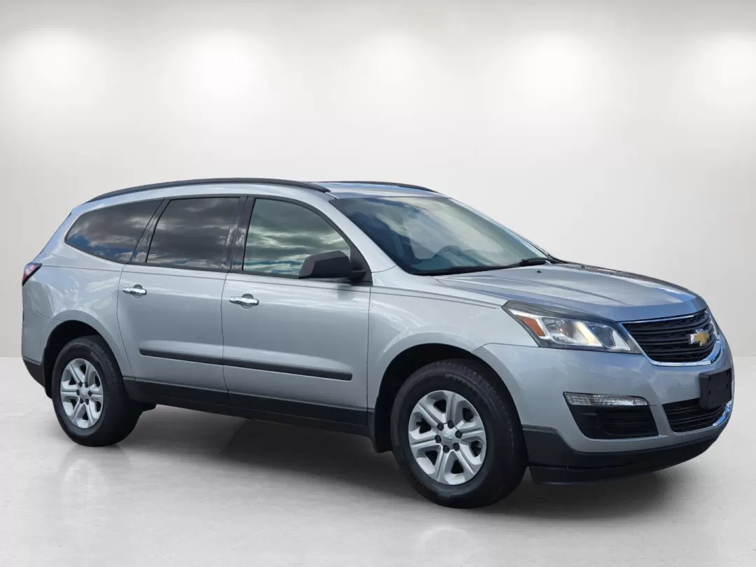 2017 /Dark Titanium/Light Titanium Chevrolet Traverse LS (1GNKRFED6HJ) with an Other engine, located at 521 Old Farm Lane Rd, Prattville, AL, 36066, (334) 325-1505, 32.482460, -86.416367 - **Explore the Open Road with the 2017 Chevrolet Traverse LS Perfect for Family Adventures!**<br /> <br /> If you're in search of a reliable and spacious SUV that fits your family's lifestyle, look no further than the 2017 Chevrolet Traverse LS available at Gils Auto in Prattville, AL. With its gene - Photo#4