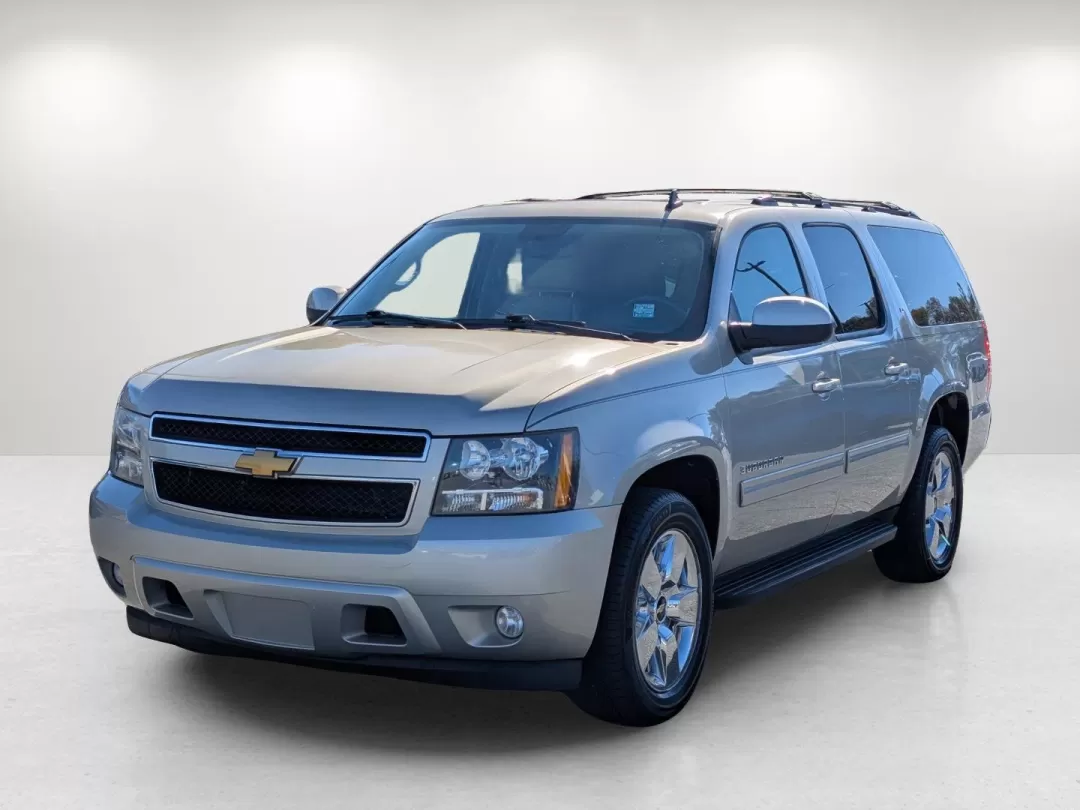 2014 /Light Titanium/Dark Titanium Chevrolet Suburban LT (1GNSCJE07ER) with an Other engine, located at 3959 U.S. 80 W, Phenix City, AL, 36870, (334) 297-4885, 32.469296, -85.135185 - **Discover Your Home on Wheels: 2014 Chevrolet Suburban LT Perfect for Family Adventures!**<br /> <br /> At Gils Auto in Phenix City, AL, we believe every journey should be as enjoyable as the destination. Introducing the 2014 Chevrolet Suburban LT, an ideal SUV for growing families and weekend adv - Photo#1